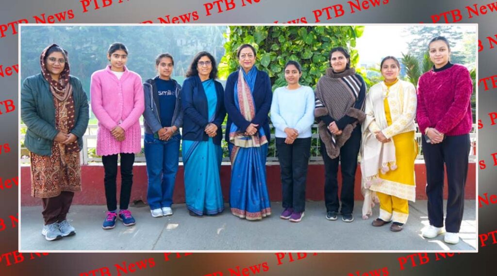 kmvs-avneet-kaur-tanveer-kaur-bags-top-position-in-m-com-sem-iii-results