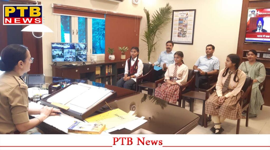 punjab-government-gives-wings-to-the-dreams-of-government-school-students-students-spend-a-day-with-dc-and-cp-and-learn-about-their-working-system-in-jalandhar