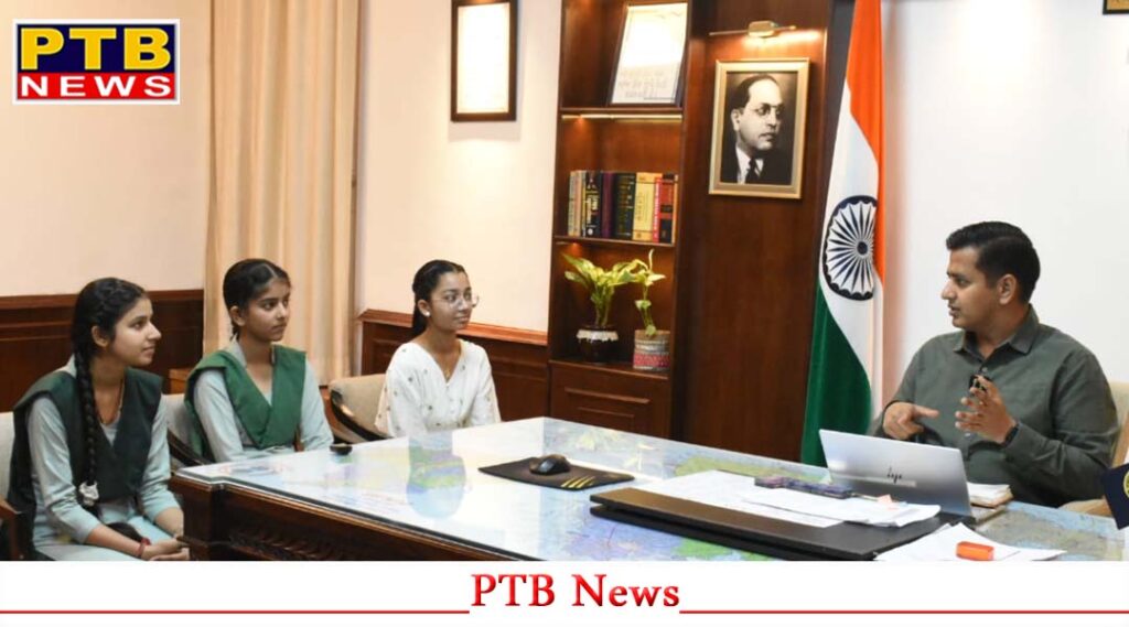 punjab-government-gives-wings-to-the-dreams-of-government-school-students-students-spend-a-day-with-dc-and-cp-and-learn-about-their-working-system-in-jalandhar