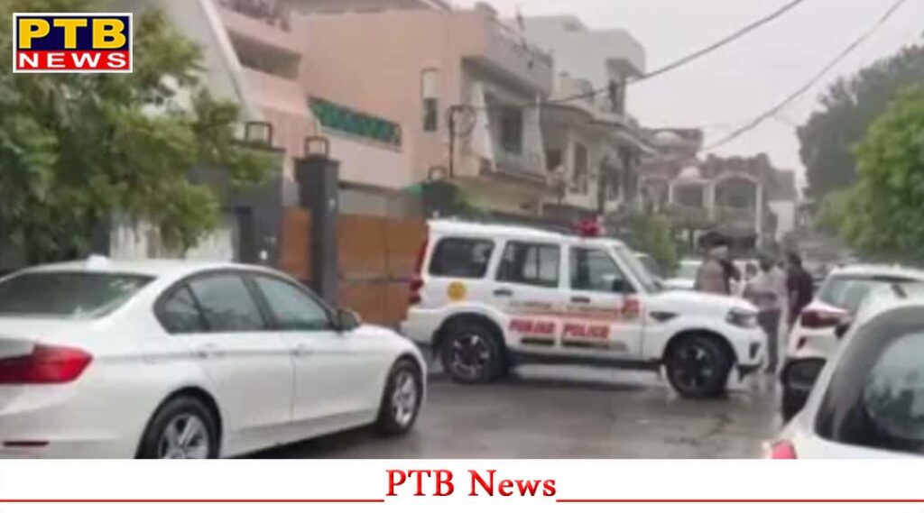 big-breaking-vigilance-raid-at-bikram-majithias-house-amritsar-punjab