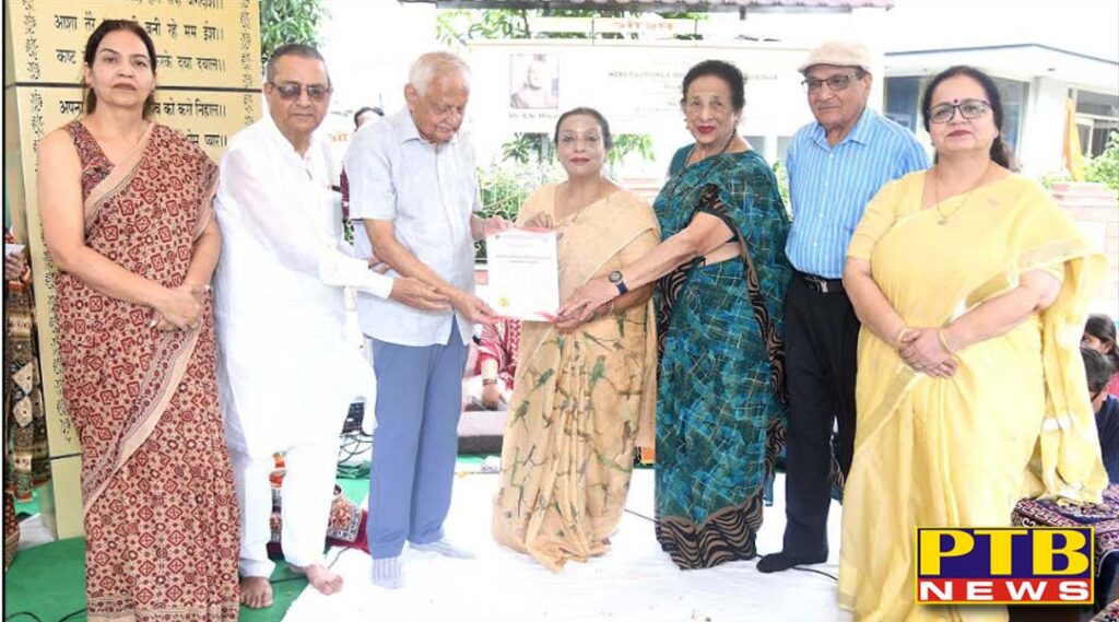 hmv-principal-dr-ajay-sareen-honoured-with-best-principal-award-at-sustainability-excellence-awards-by-national-edutrust-of-india