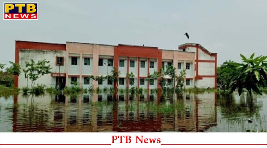 school-opened-on-holiday-in-gurdaspur-school-opened-on-holiday-water-entered-up-to-5-feet-more-than-400-students-and-teachers-stranded