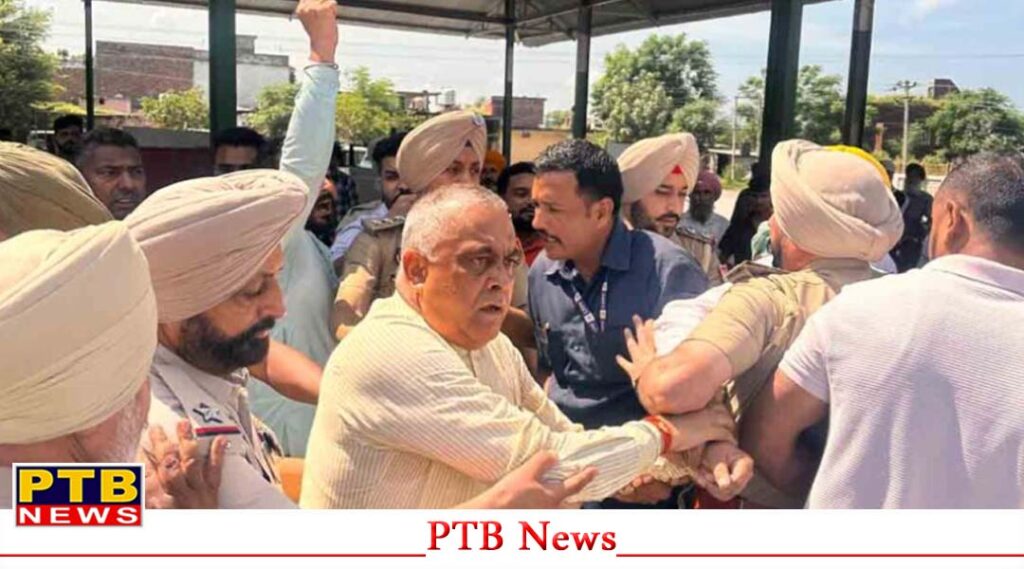 police-arrested-former-jalandhar-mp-kd-bhandari-and-former-mp-sushil-rinku-his-supporters-were-also-dragged-bjp-leaders-created-a-ruckus