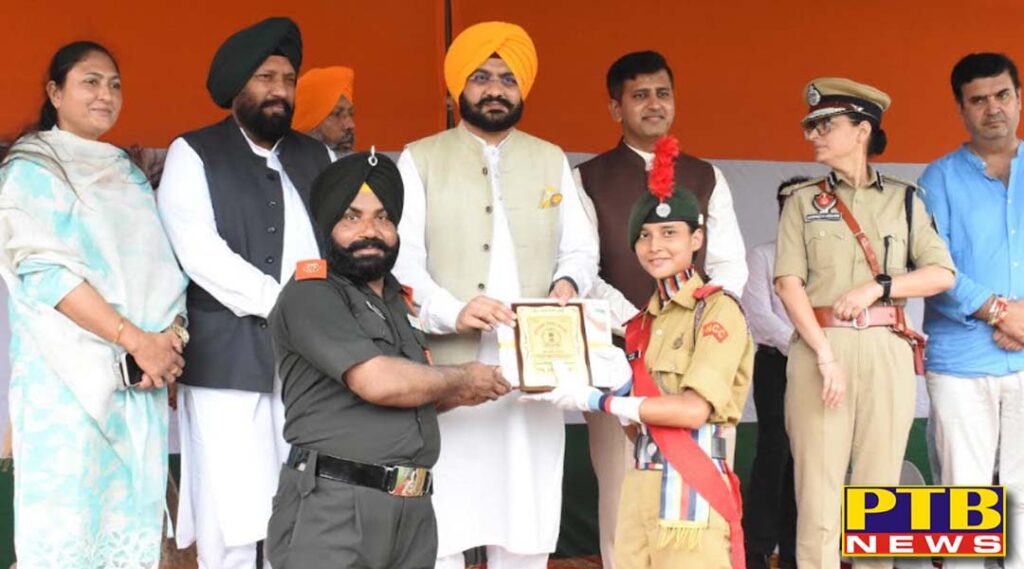 u-o-kajal-negi-lead-the-girl-ncc-on-independence-day-2025