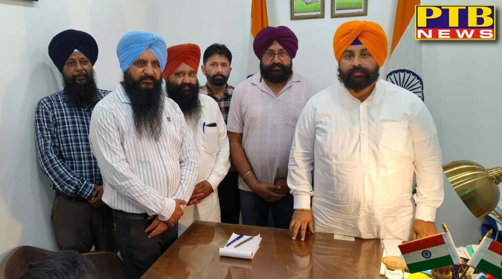 a-delegation-of-the-non-teaching-employees-union-of-government-aided-colleges-met-the-higher-education-department-minister
