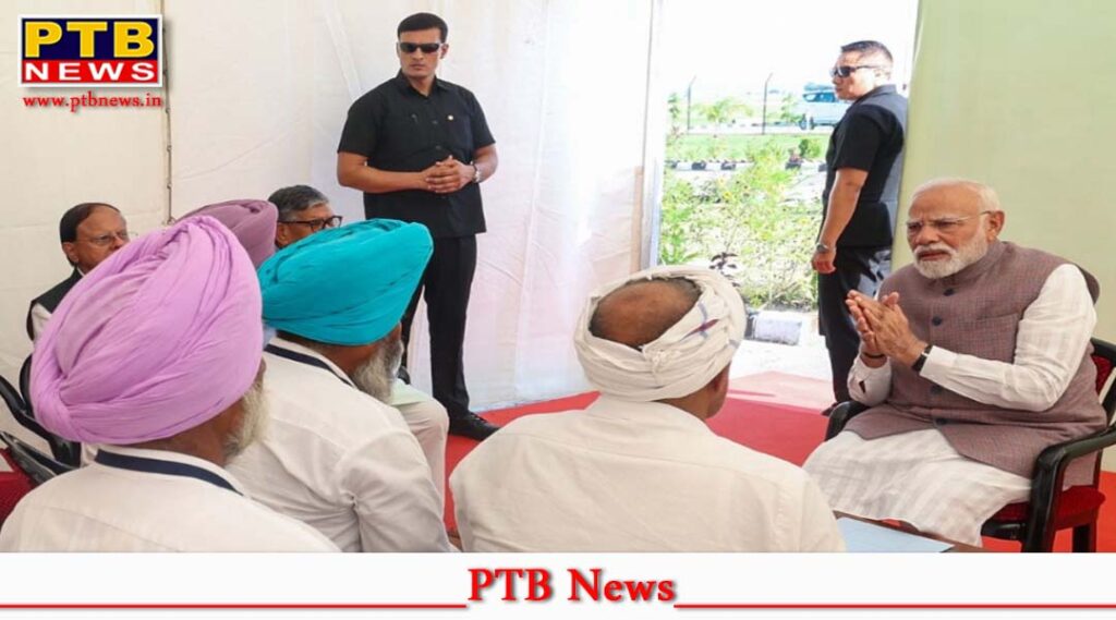 pm-narendra-modi-met-the-flood-victims-of-punjab-announced-relief-package-rs-1600-crore-gurdaspur-visit