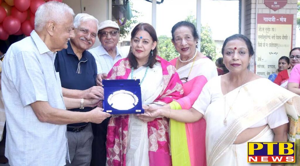 dr-anjana-bhatia-honoured-with-national-award-to-teachers-2025