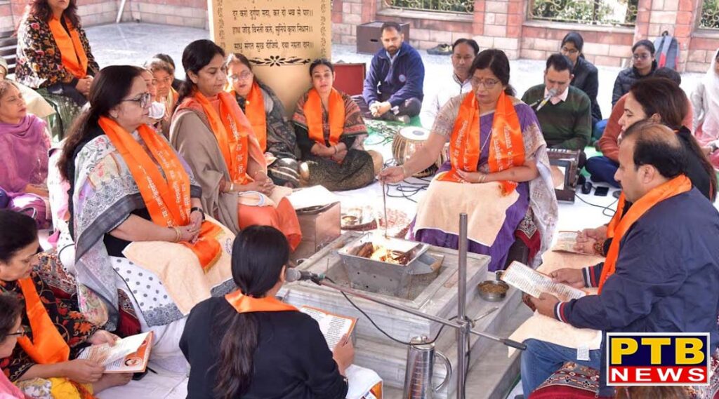 hmv-paid-tribute-to-mahatma-hans-raj-ji-on-his-nirvana-diwas