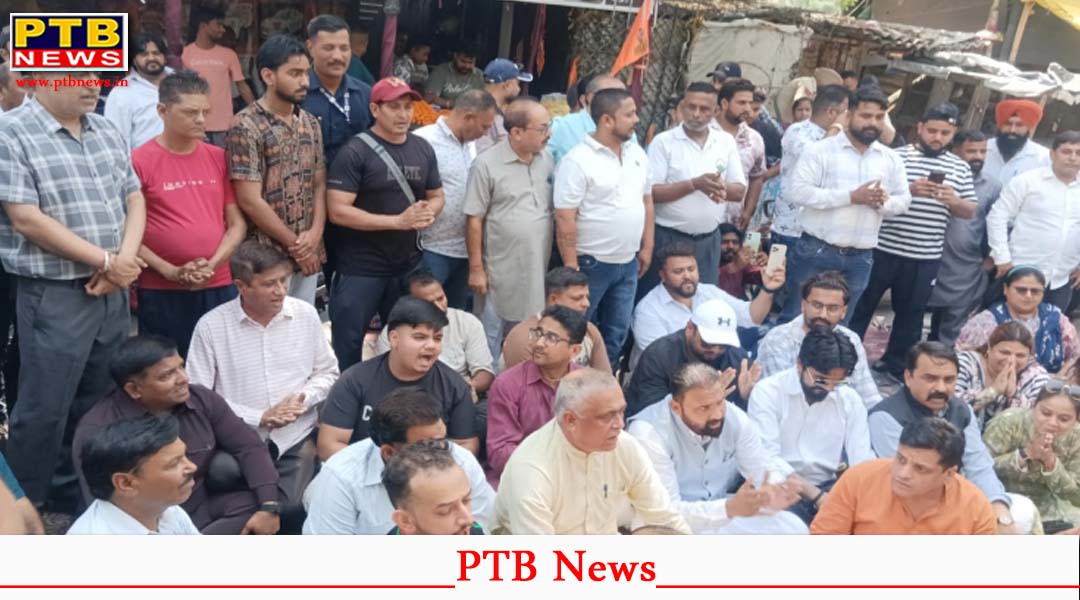 क्या! जालंधर में राजनीति की भेंट चढ़ा “बालाजी संकीर्तन”, किसने दिया भजन गायक को रोकने के लिए पैसों का ऑफर, पुलिस व हिंदू संगठन हुए आमने-सामने,
