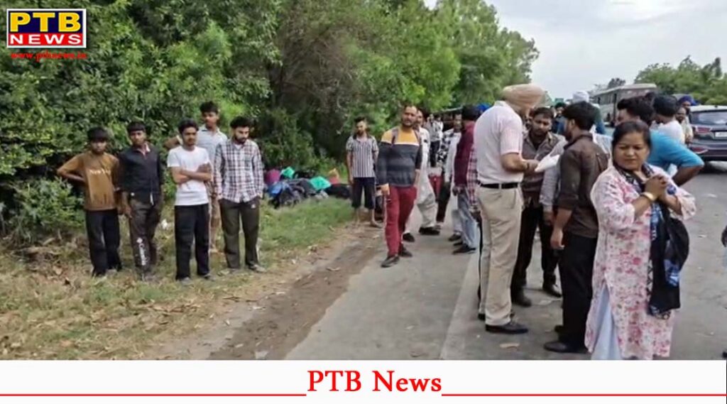 gurdaspur road accident two students killed and eight passengers injured
