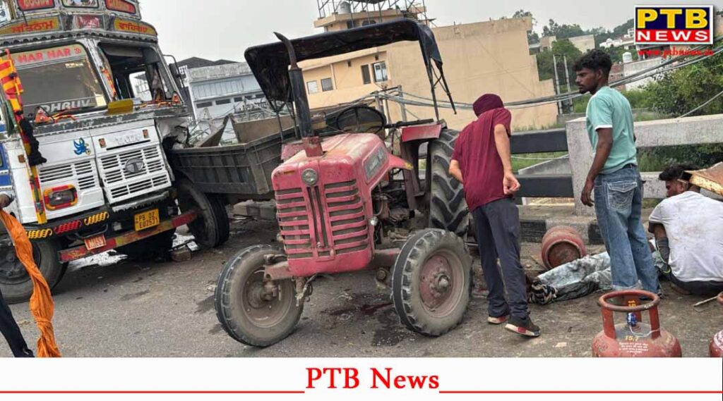 Big Accident truck auto rickshaw tractor trolley and cylinder laden camper occurred on a flyover in Jalandhar