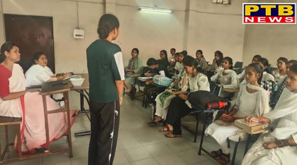 SD College for Women, an extemporaneous speech was conducted between BA and BEd students from Hindi literature department