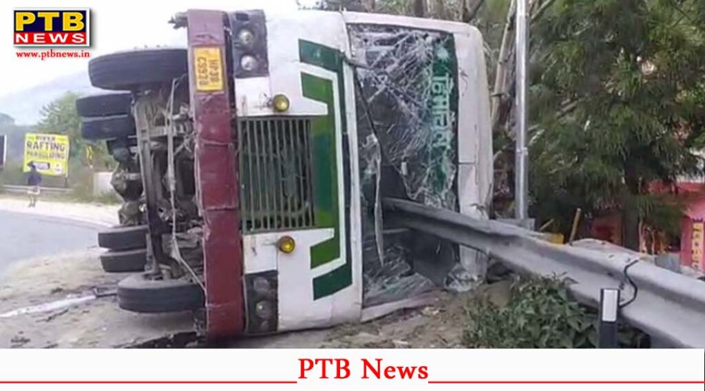 hrtc bus en route from manali to pathankot meets with big accident 6 injured